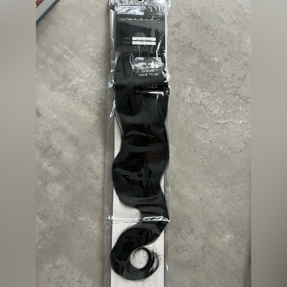 Laced Hair Extensions - Waved Interlaced Weft 22” Black color #1 - Picture 3 of 5